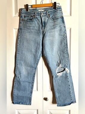 🔥Levi’s Premium Wedgie Straight Distressed Jeans Light Wash Size 29